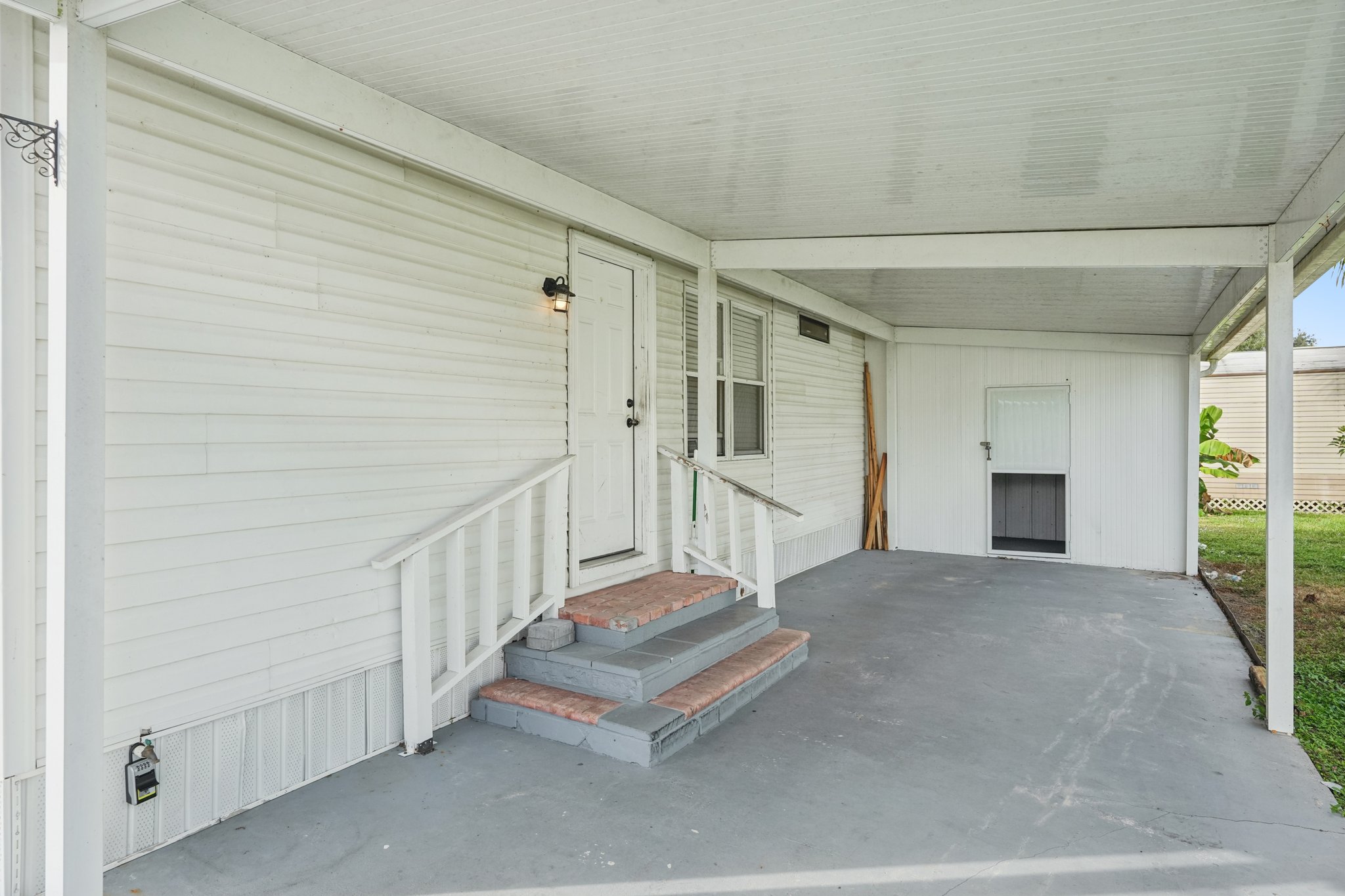 Grosbeak Ln-S0312-004.jpg