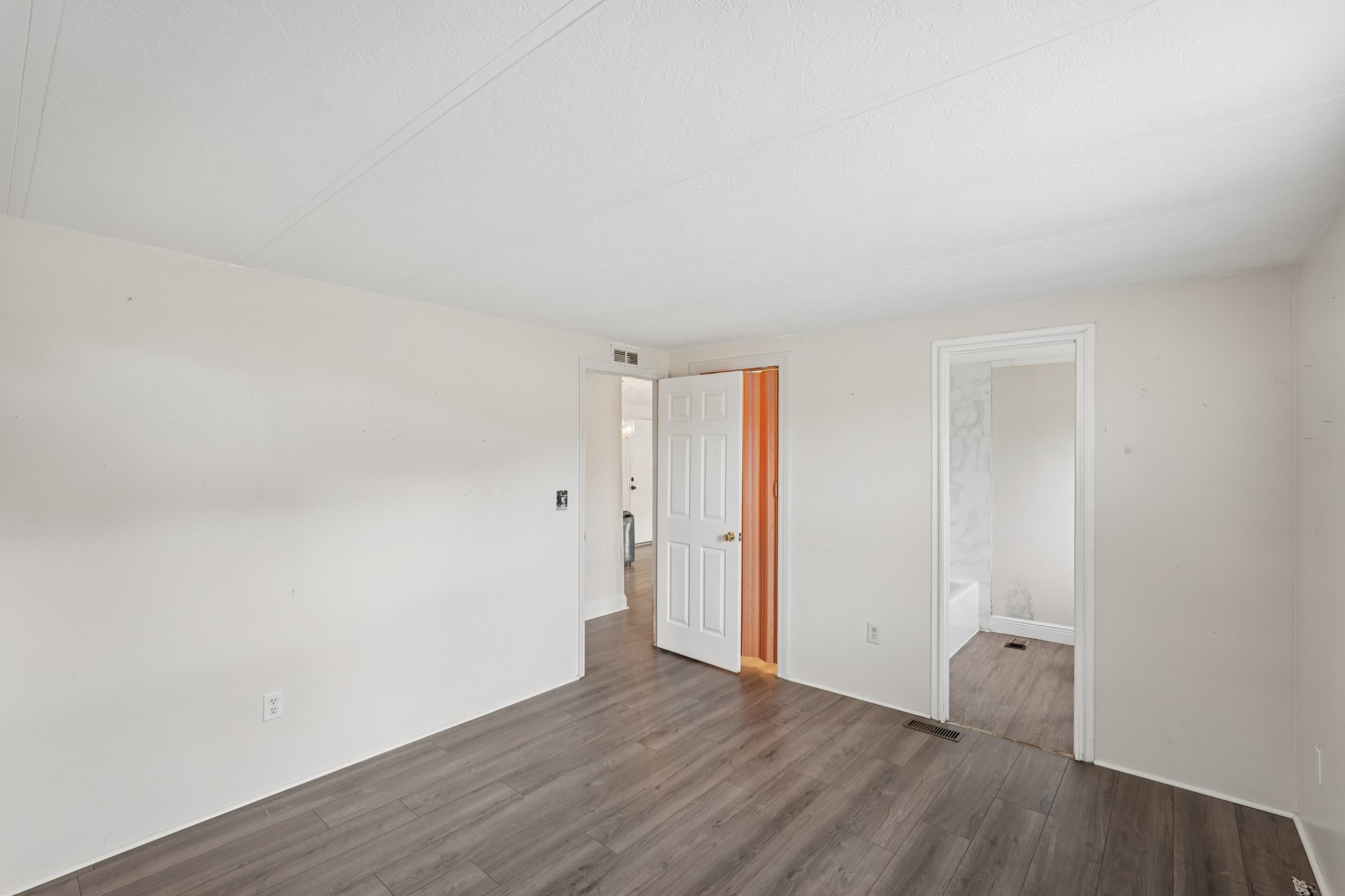 Grosbeak Ln-S0312-015.jpg