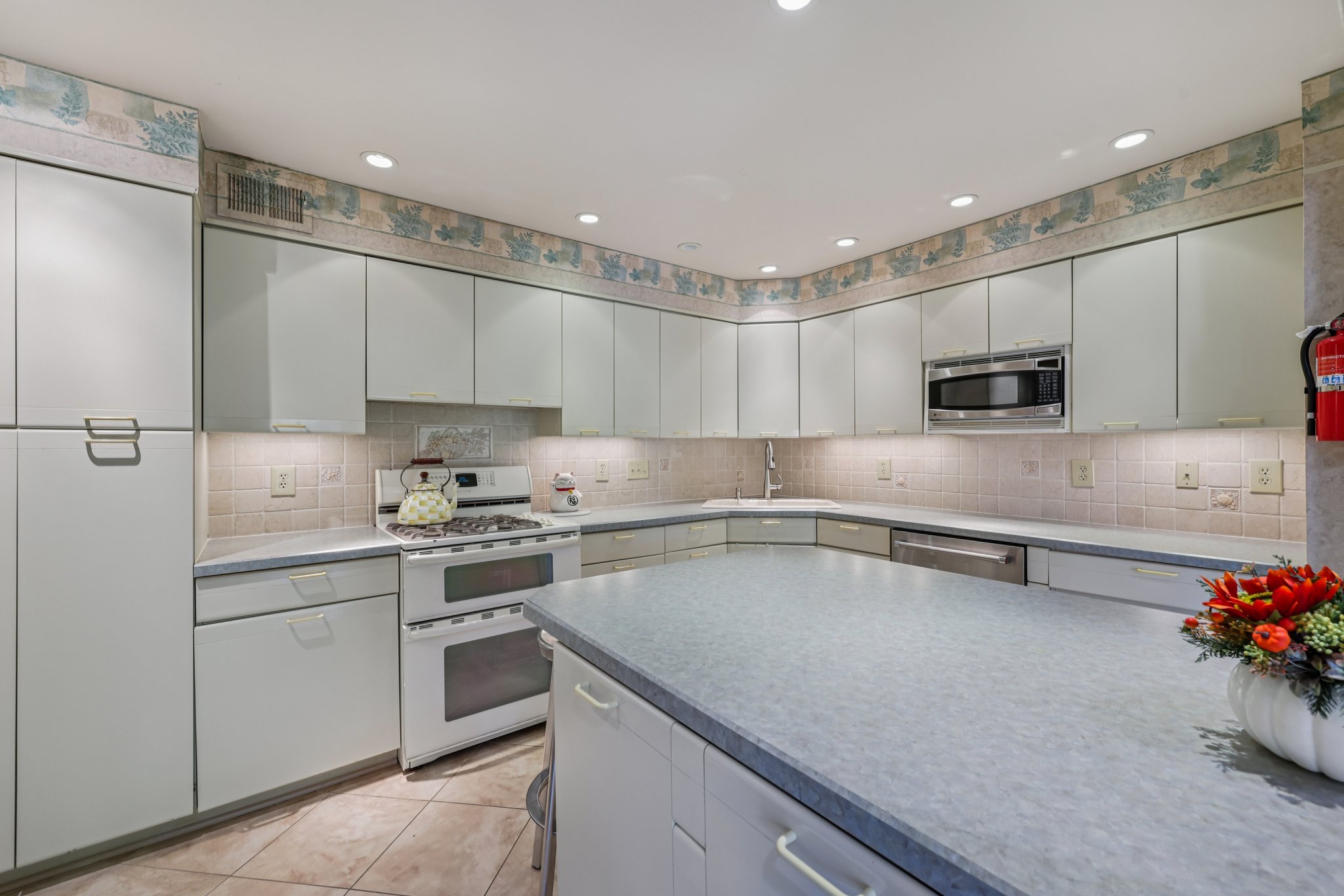 Ponds Cir-S1209-013.jpg