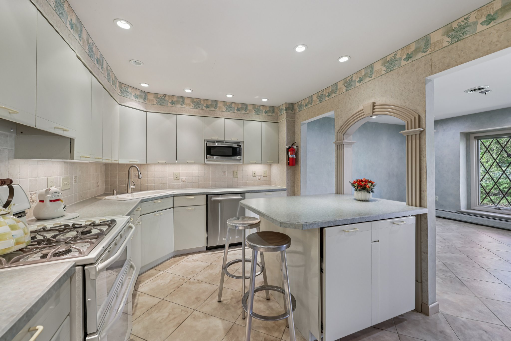 Ponds Cir-S1209-014.jpg
