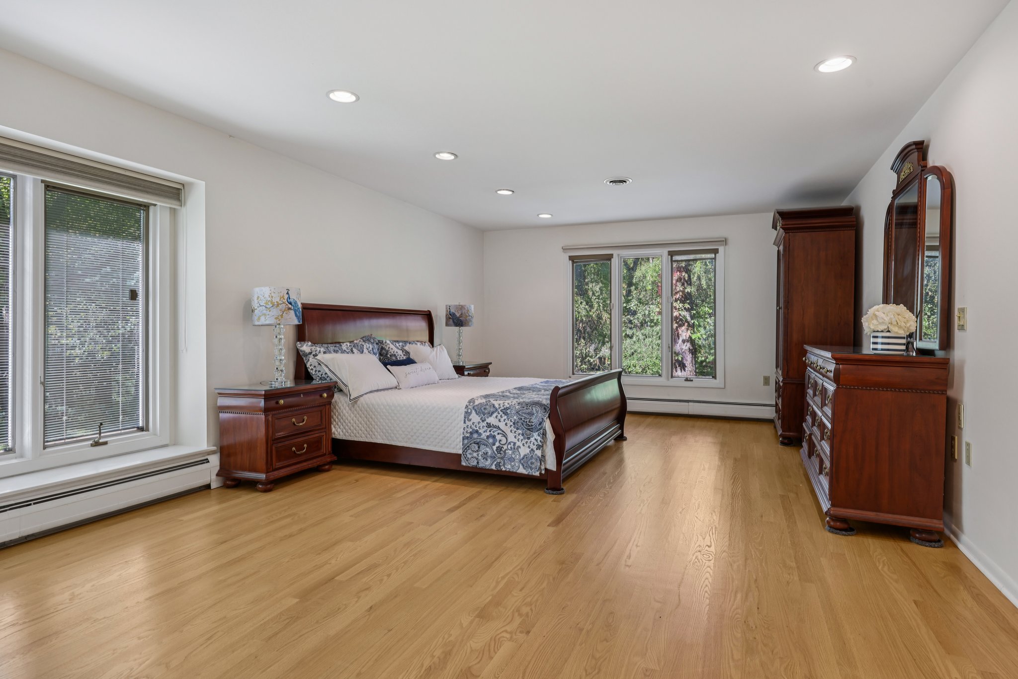 Ponds Cir-S1209-023.jpg