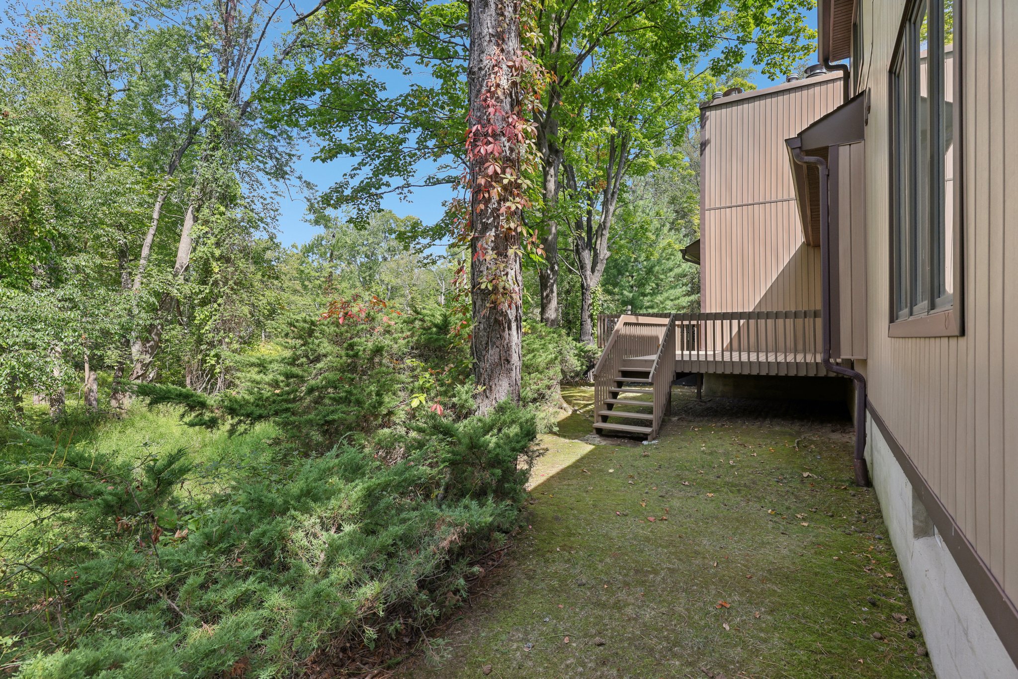 Ponds Cir-S1209-048.jpg