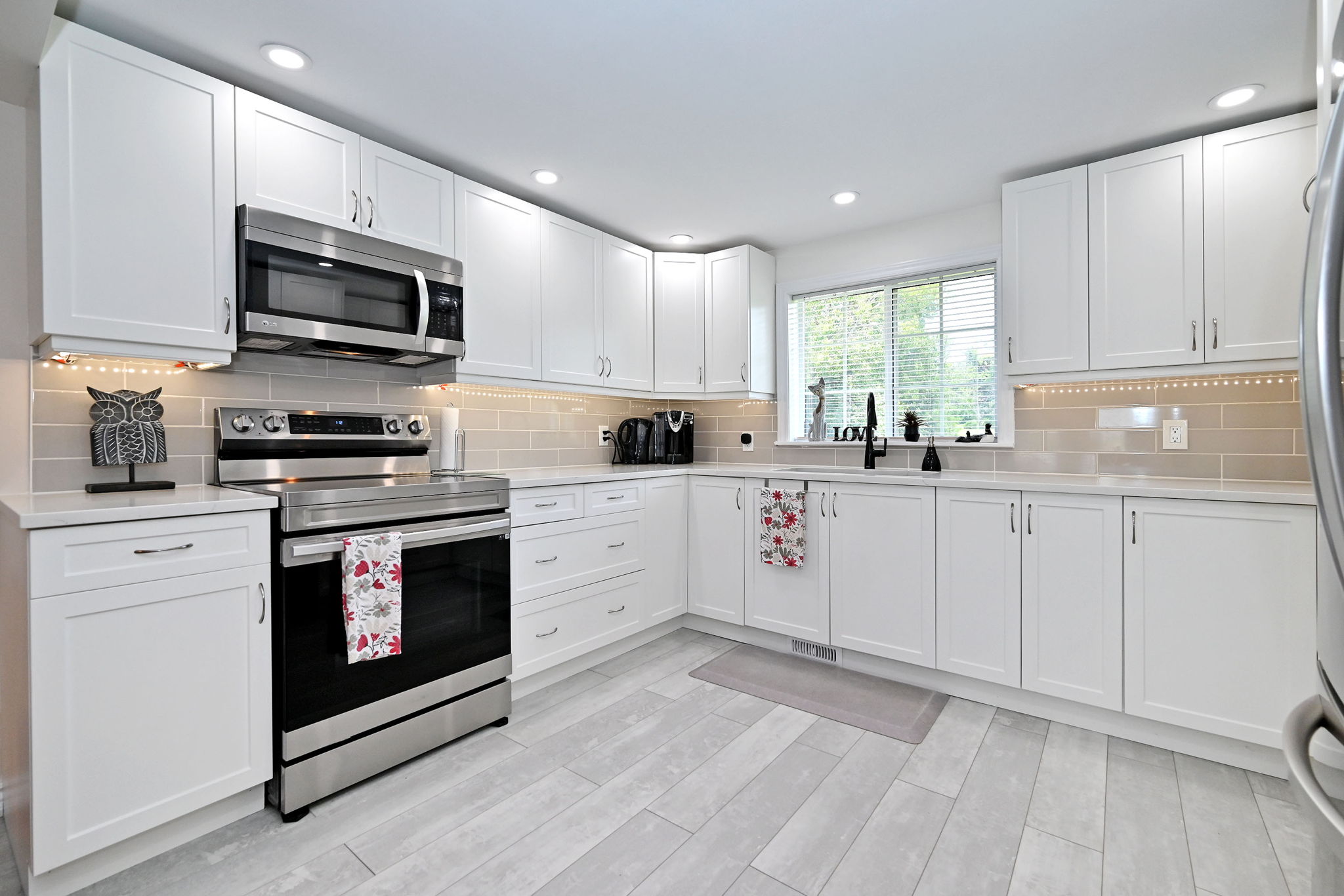  Photo 33
