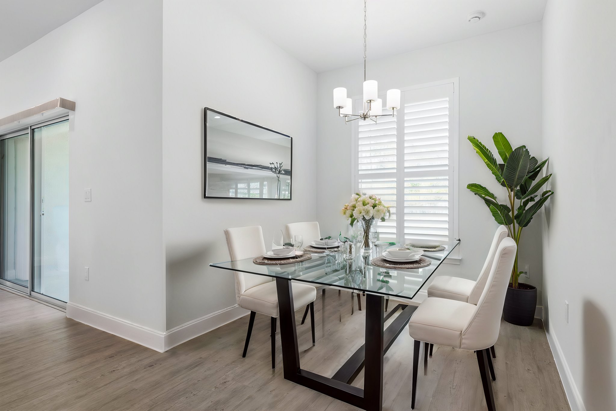 53 Universal Trl-18 virtually staged.jpg