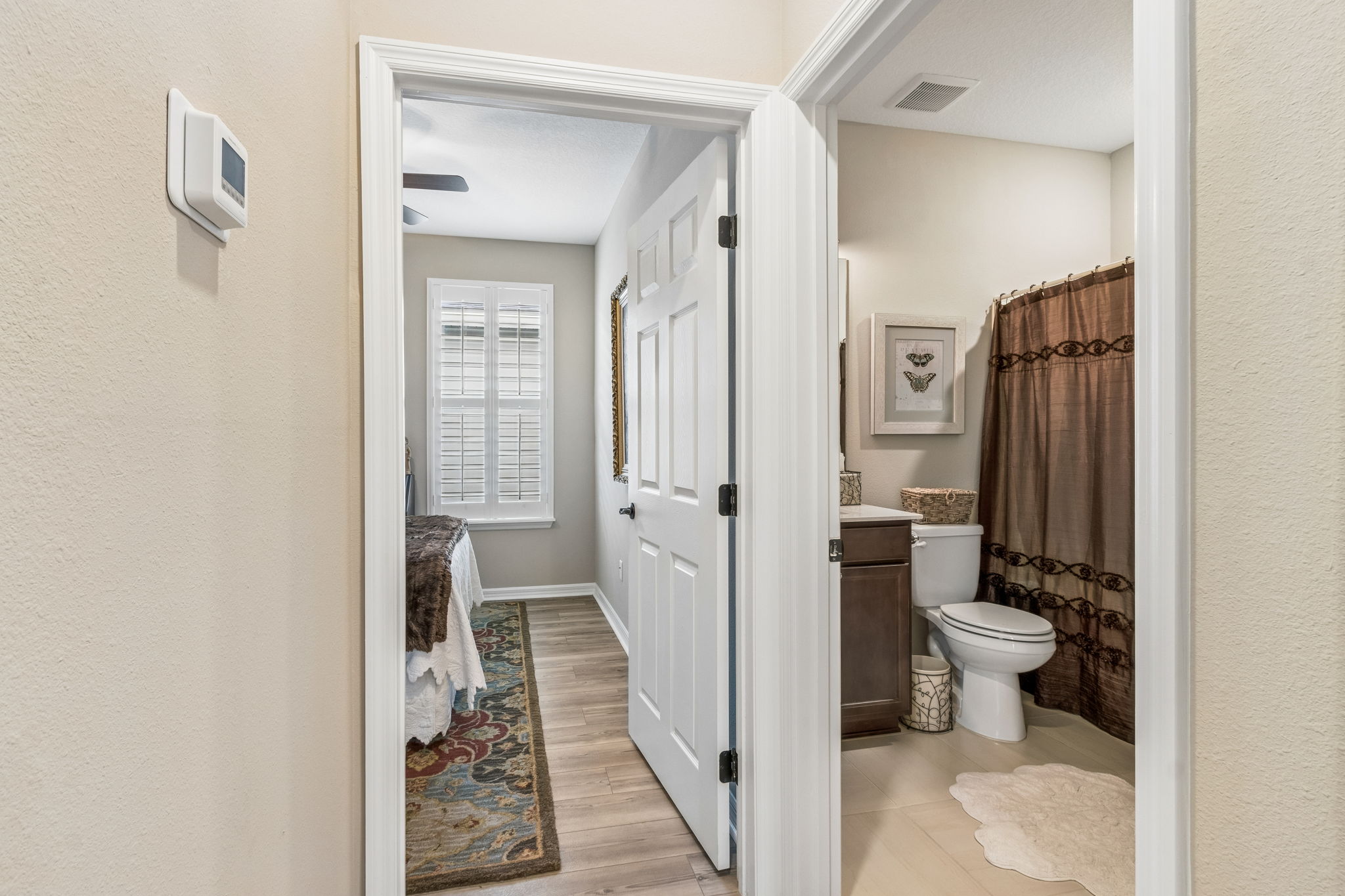 Bedroom/Bathroom