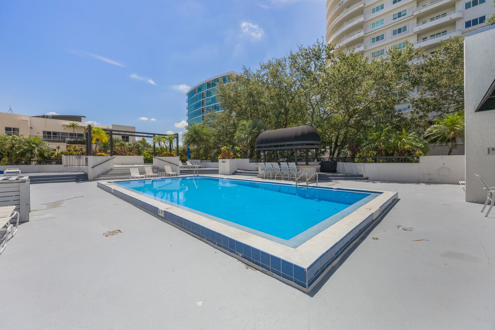 Sparkling Pool & Spa