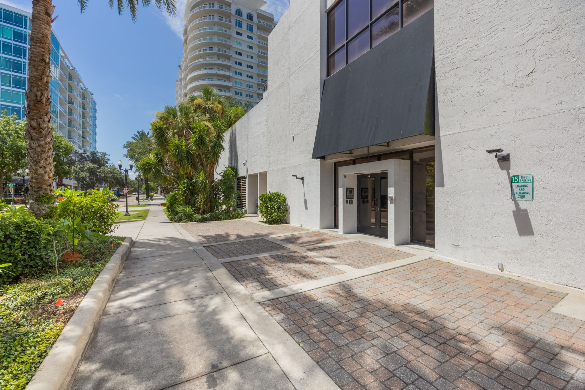 Circular Drive loading and drop off area on S. Eola Dr. The unit offers 24-hour concierge service and biometric entry, ensuring peace of mind in this exclusive high rise.