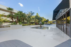 The fountain outdoor lounge area with grilling area in the background.