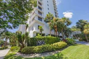 Welcome to 530 E Central Condos, situated on the corner of S. Eola Dr and E, Central Blvd, placing you amid Orlando's cultural and entertainment scene.