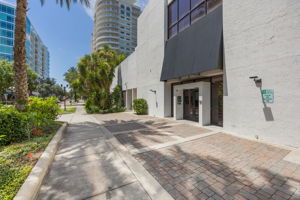 Circular Drive loading and drop off area on S. Eola Dr. The unit offers 24-hour concierge service and biometric entry, ensuring peace of mind in this exclusive high rise.
