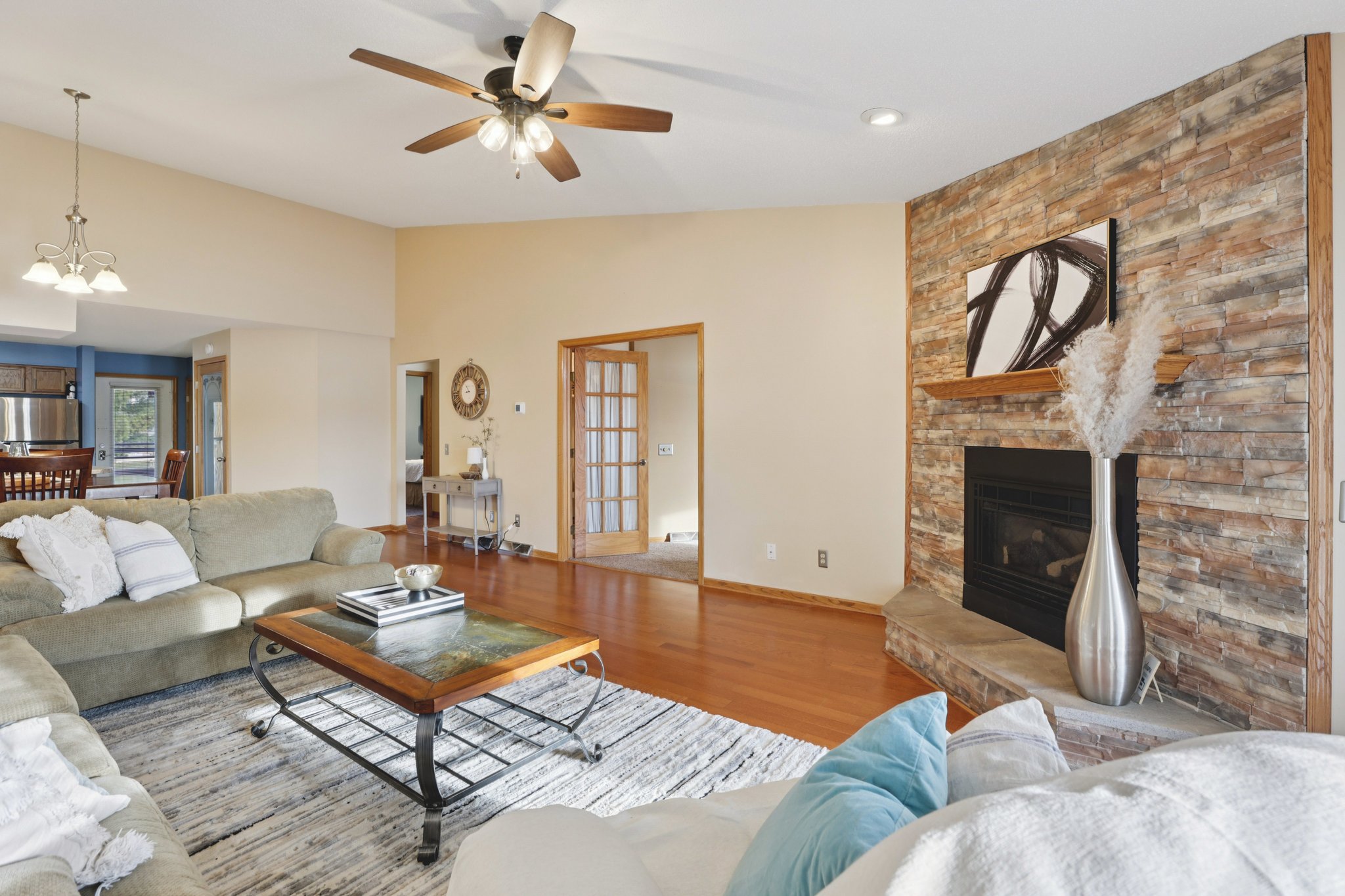 E Hiawatha Dr 617-S1103-005.jpg