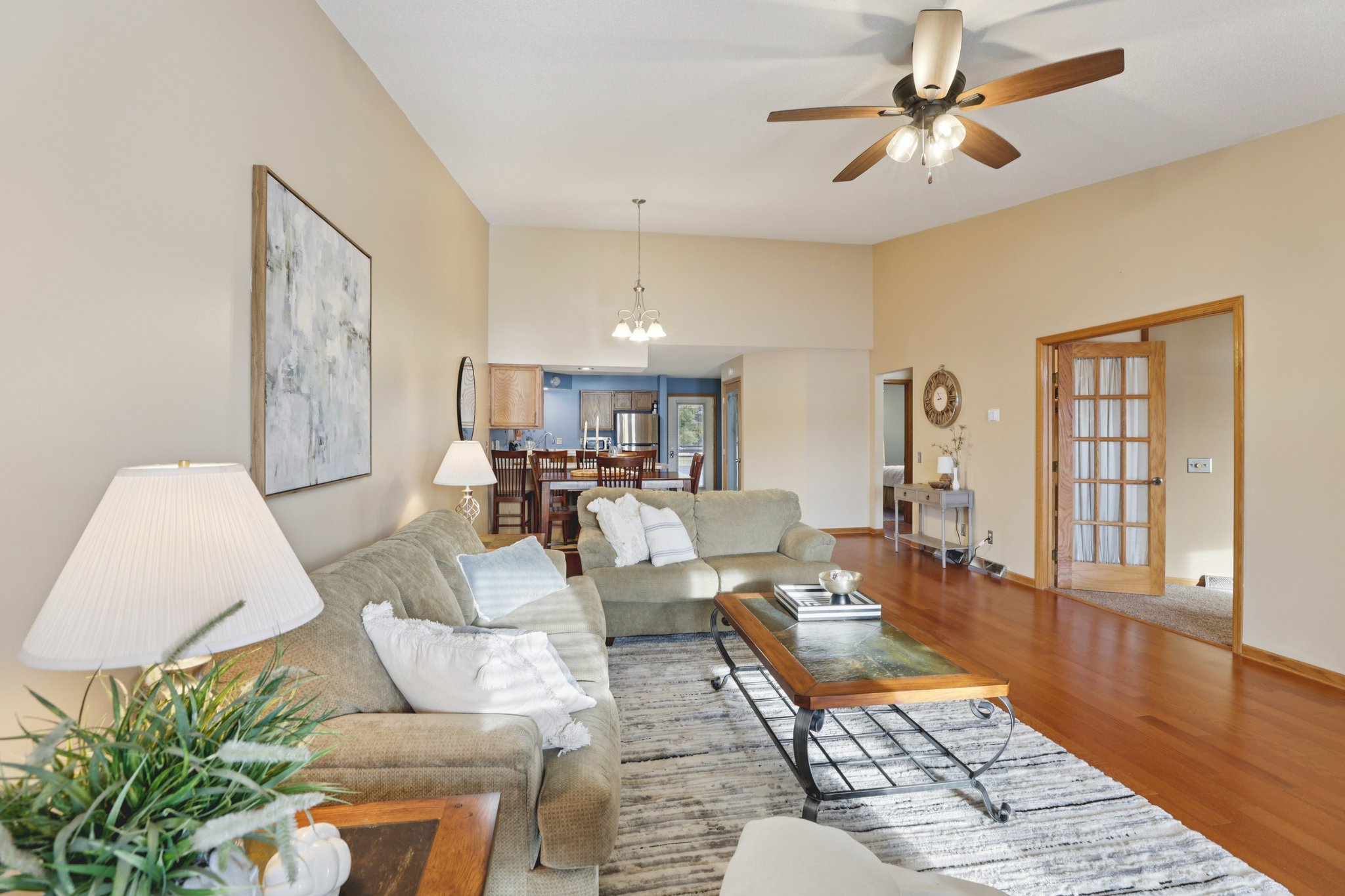 E Hiawatha Dr 617-S1103-007.jpg