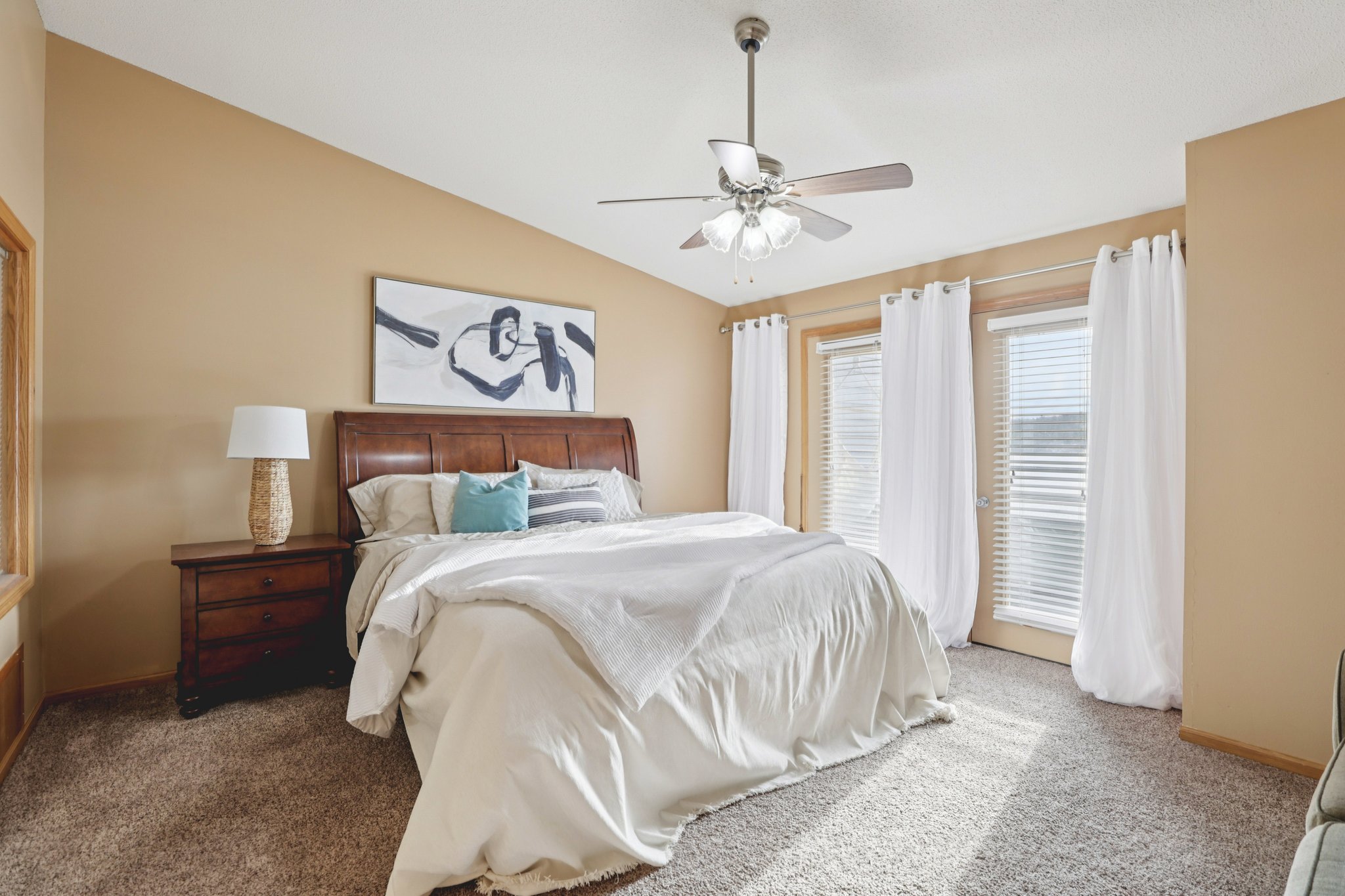 E Hiawatha Dr 617-S1103-018.jpg