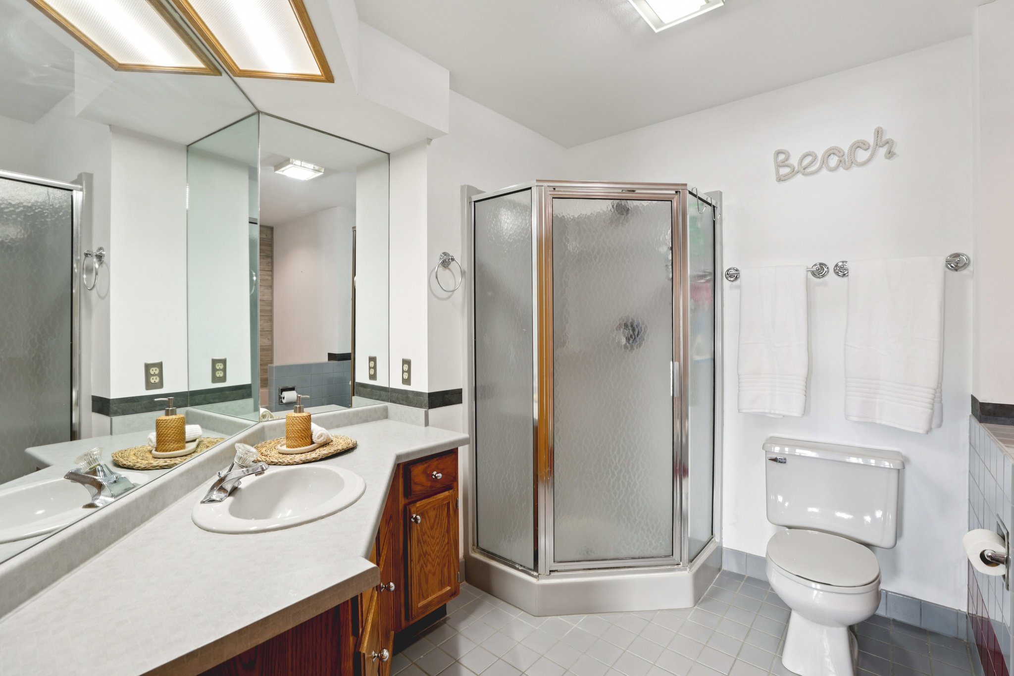 E Hiawatha Dr 617-S1103-021.jpg