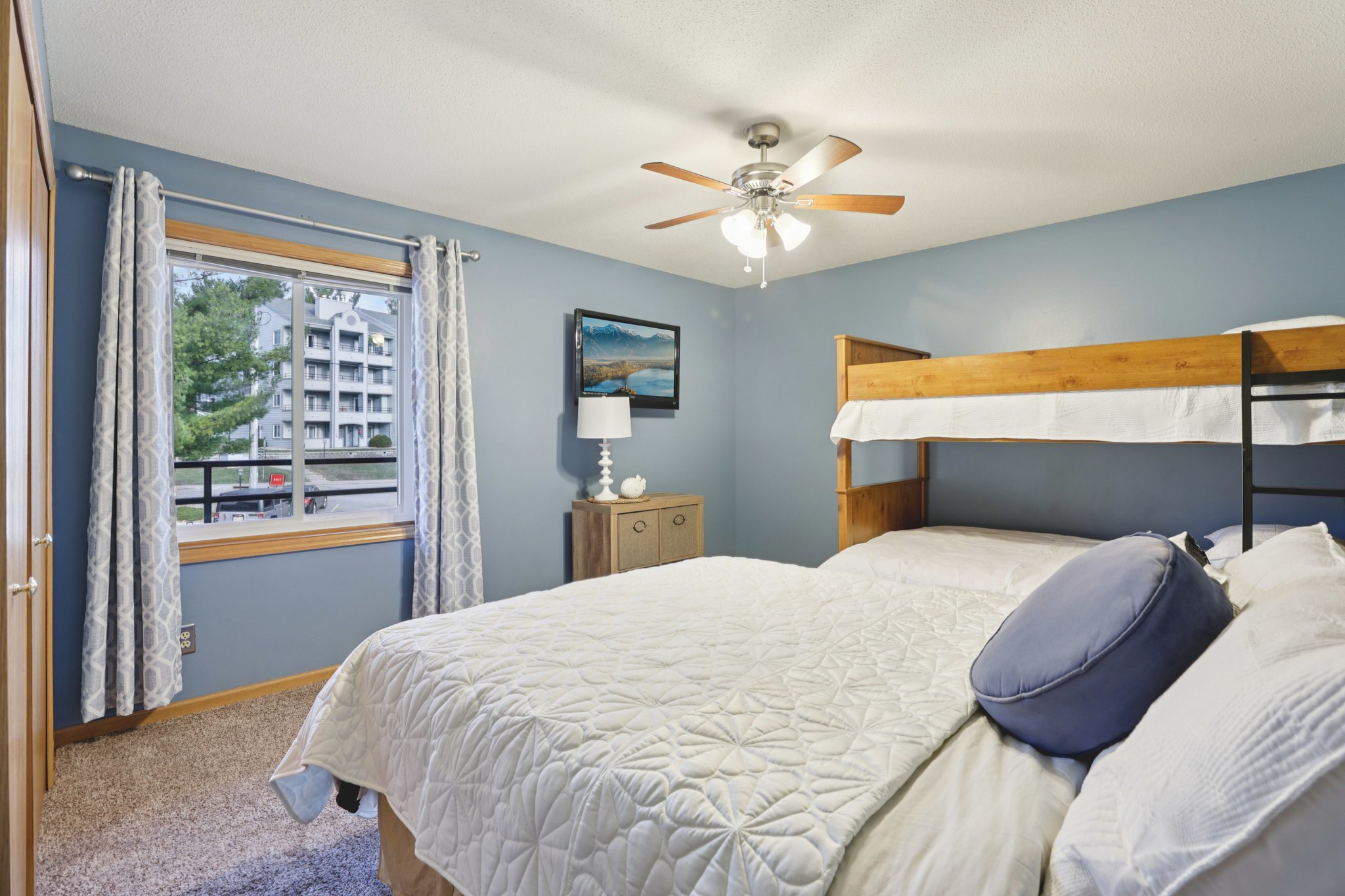 E Hiawatha Dr 617-S1103-025.jpg