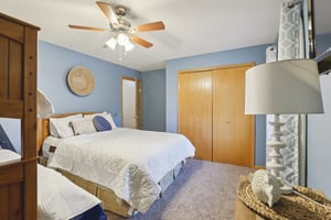 E Hiawatha Dr 617-S1103-027.jpg