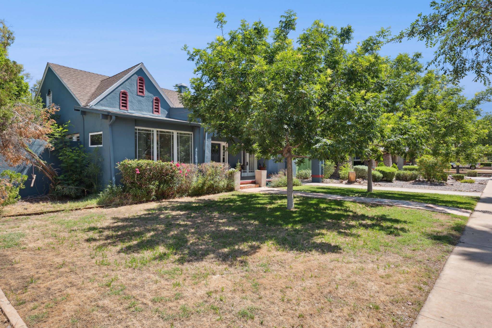 530 E Willetta St - 003.jpg