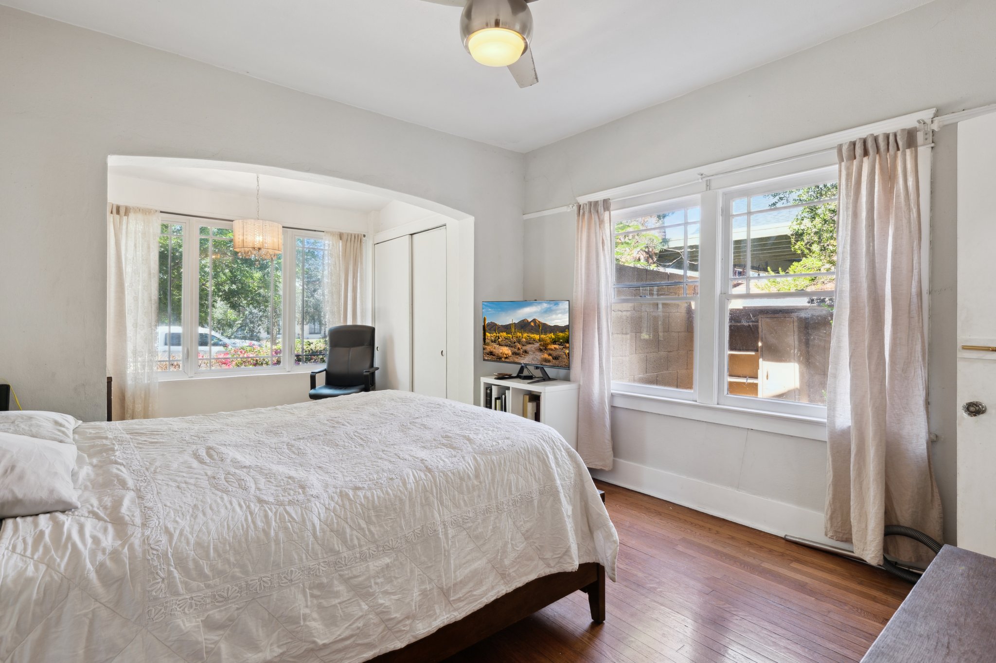 530 E Willetta St - 017.jpg