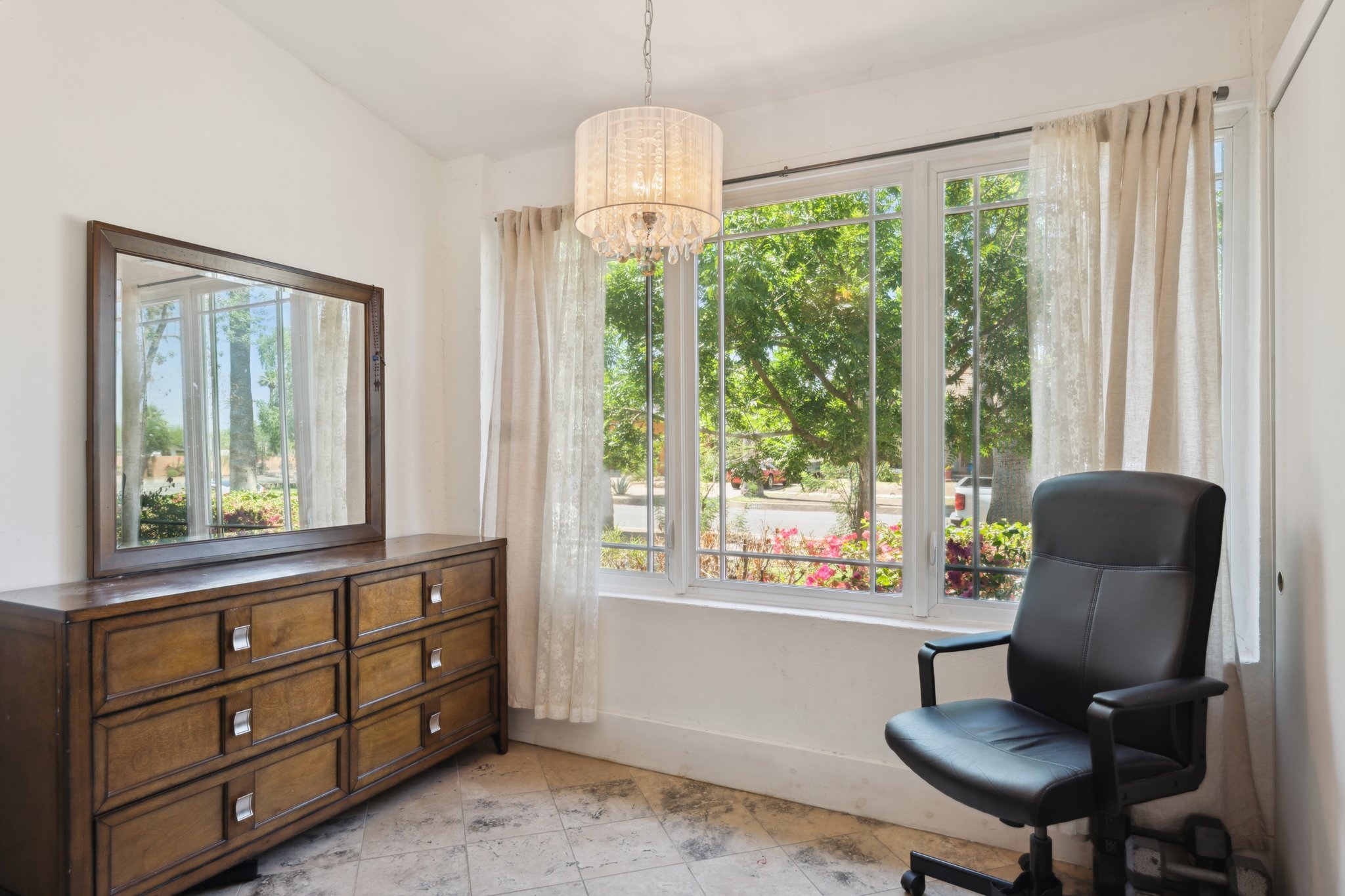 530 E Willetta St - 018.jpg