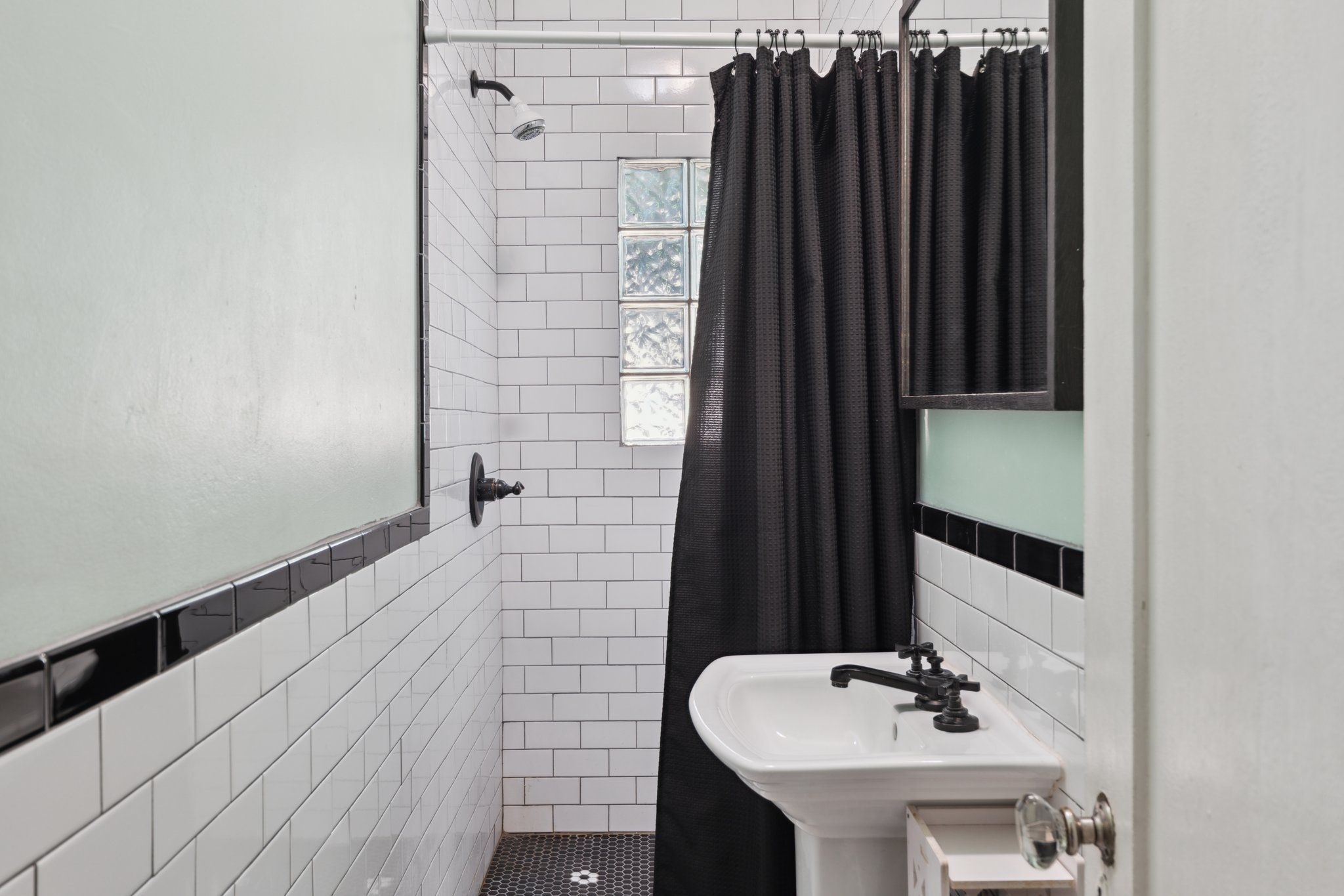 530 E Willetta St - 019.jpg