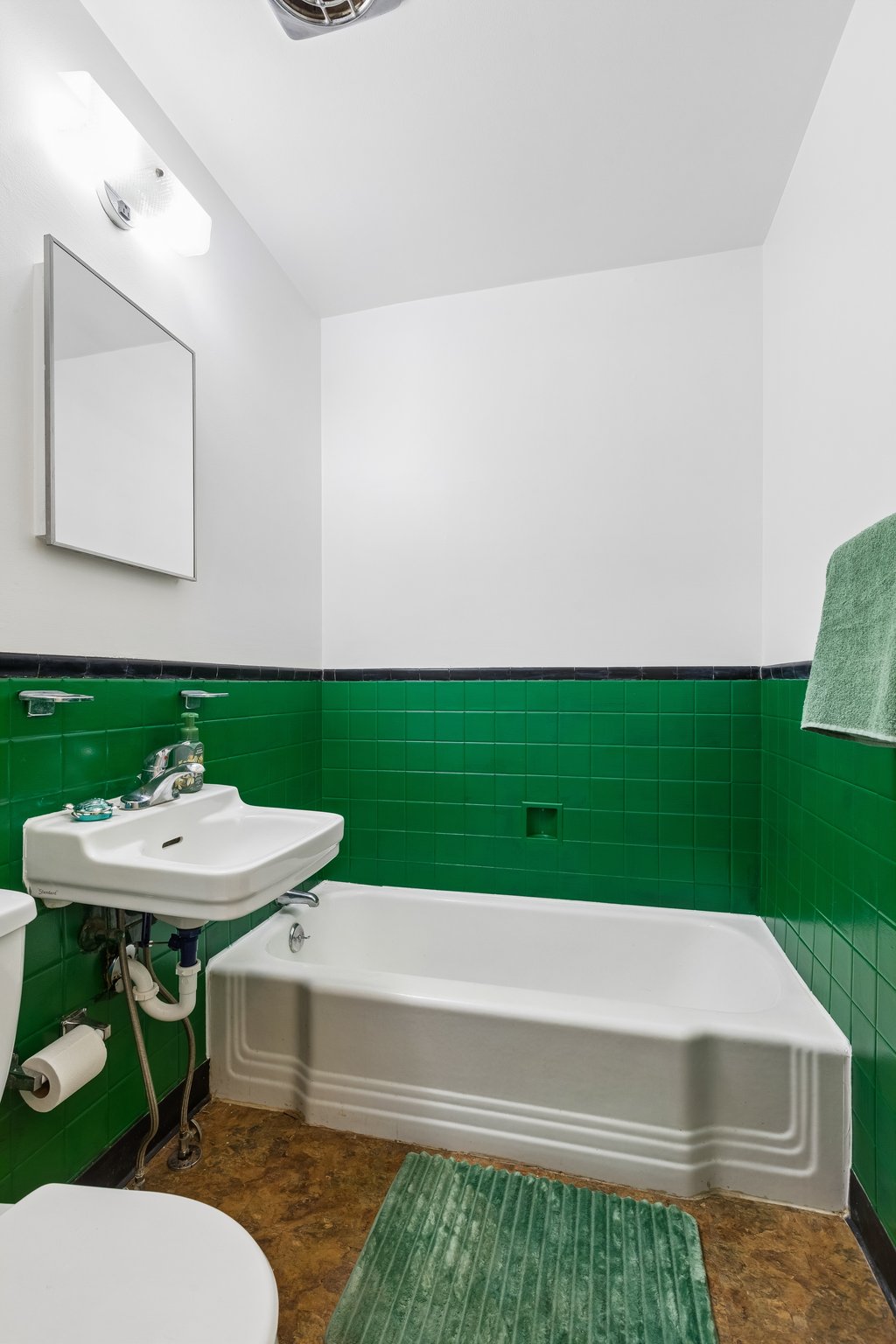 8237 - 5301 NE 42nd Terrace_018.jpg