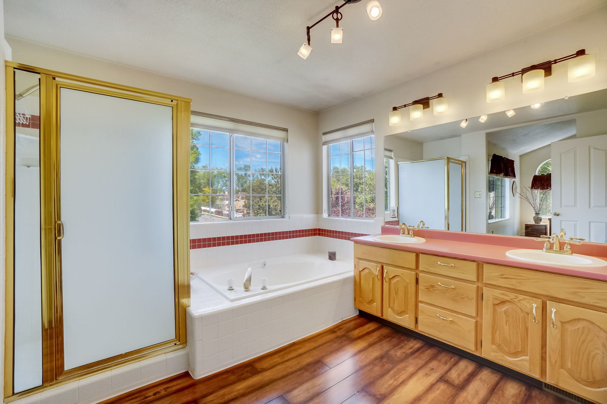 S Castlegate Dr-034