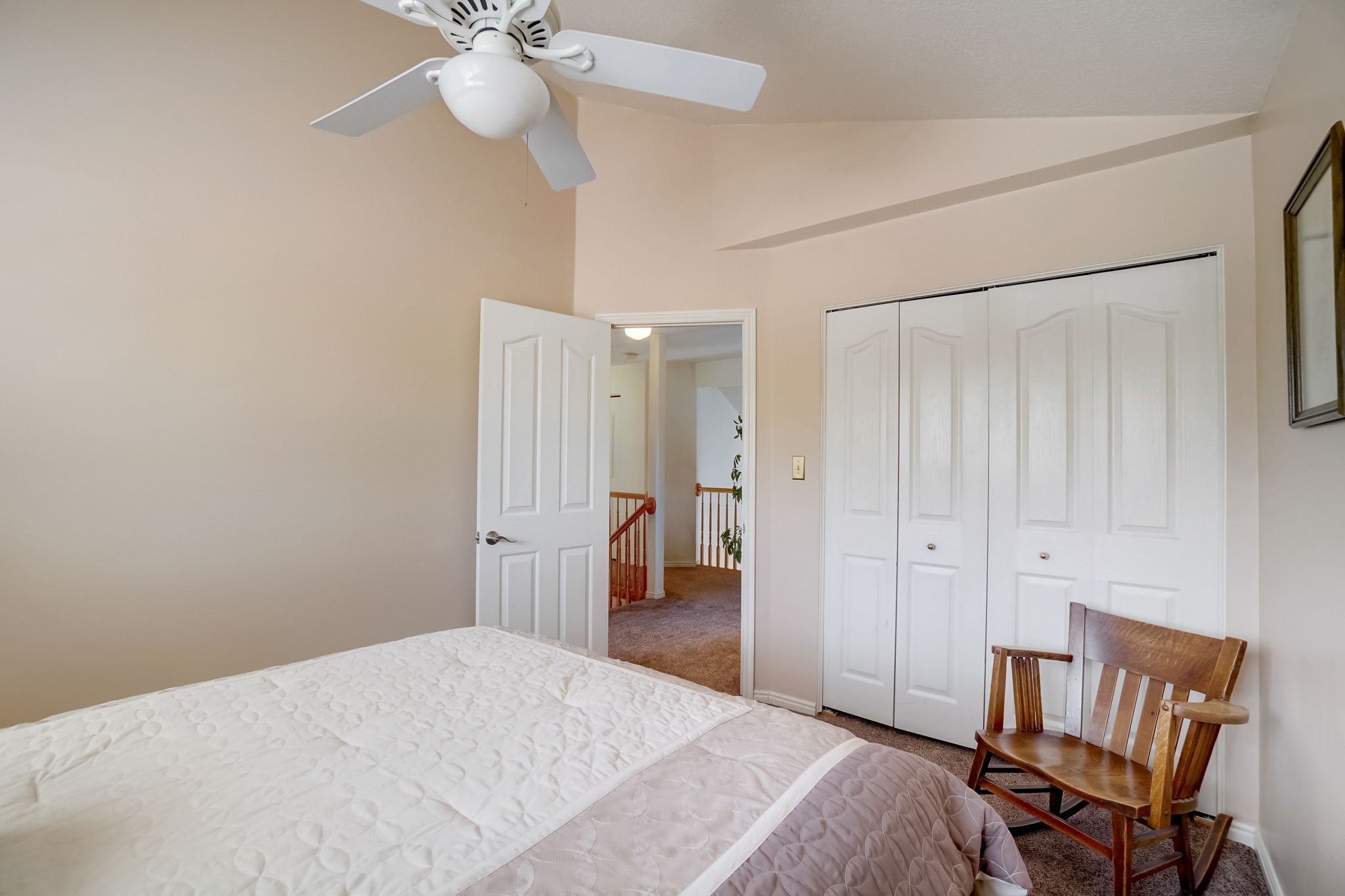 S Castlegate Dr-039