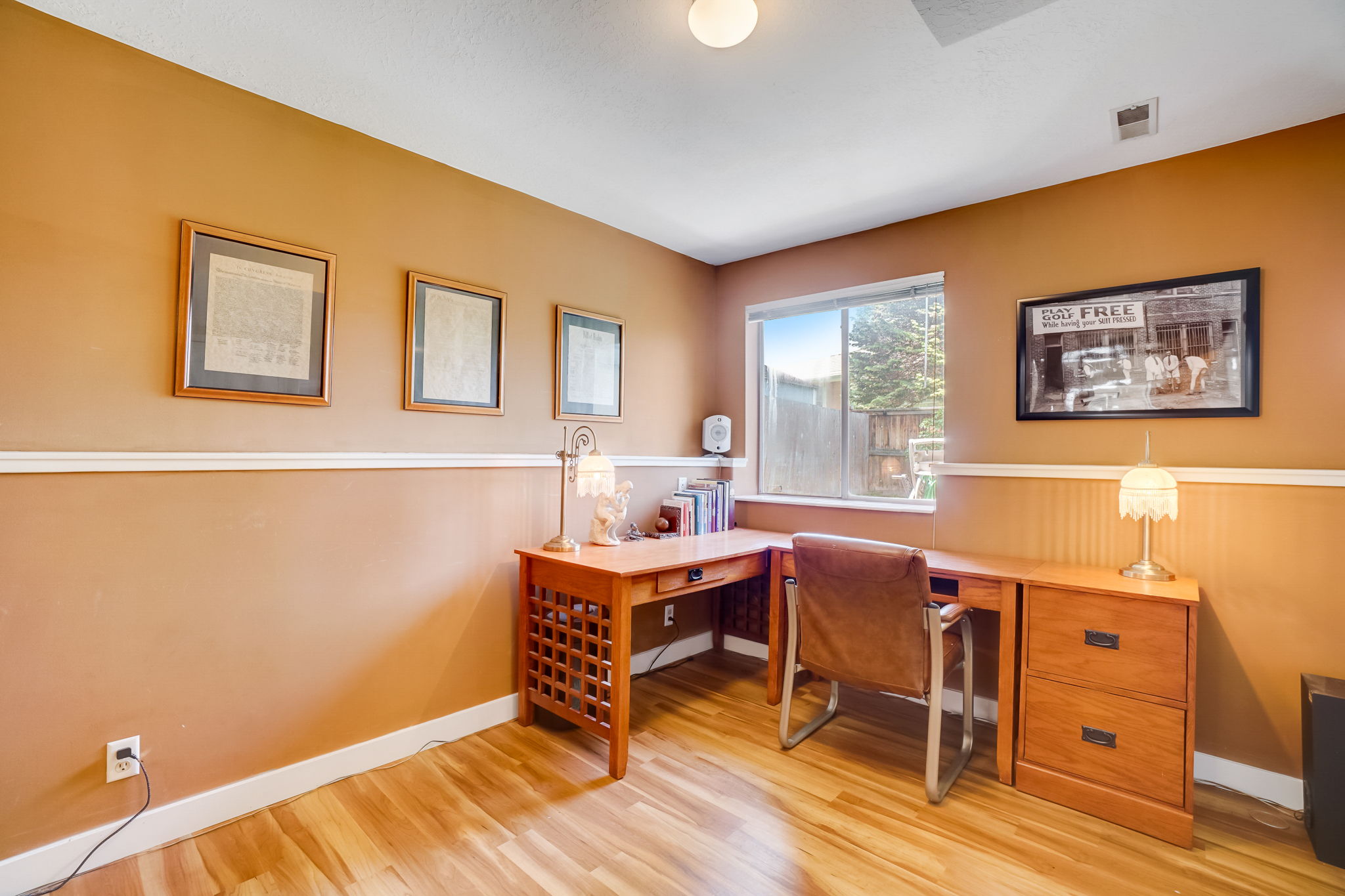 S Castlegate Dr-044