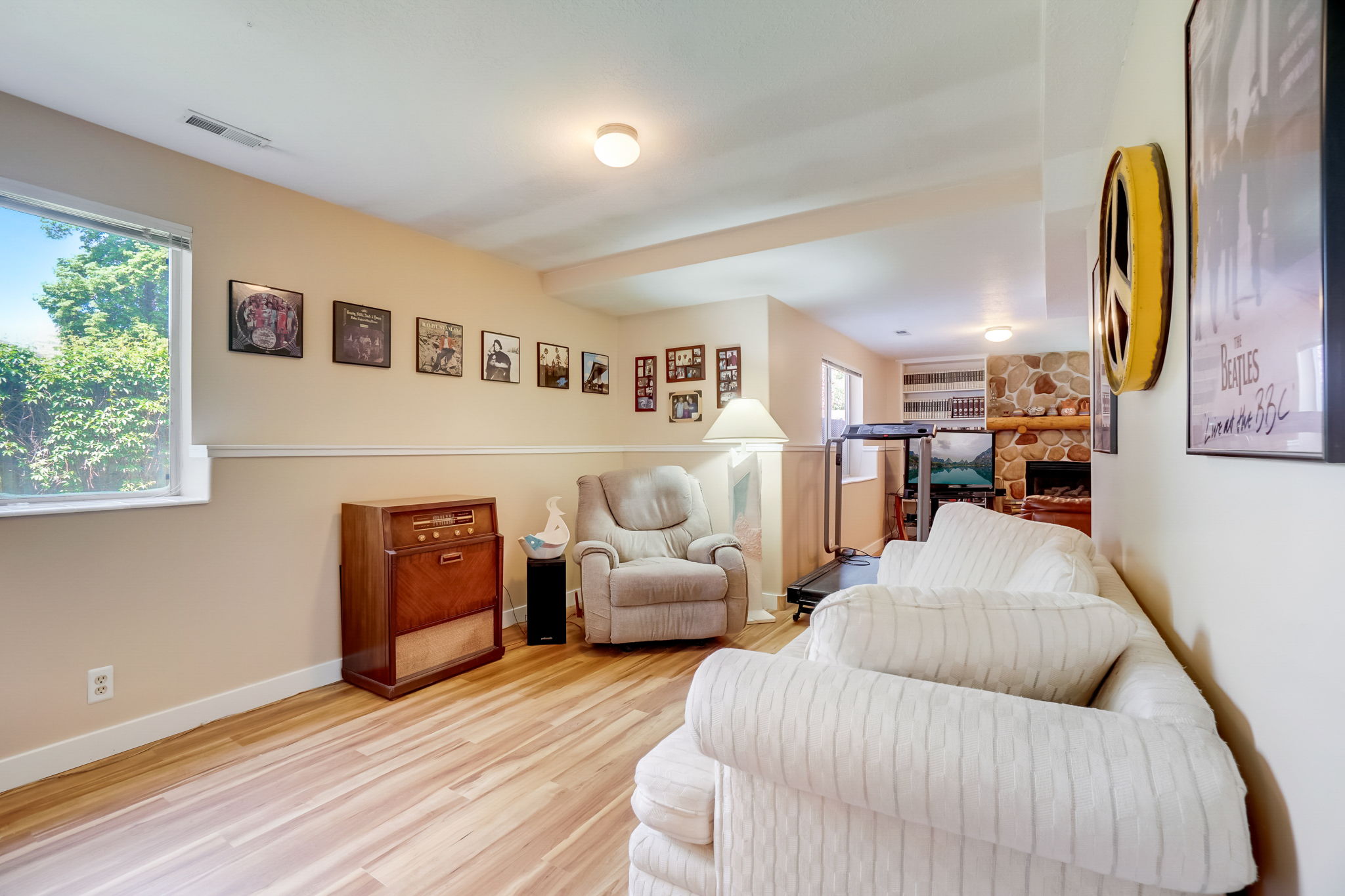 S Castlegate Dr-047