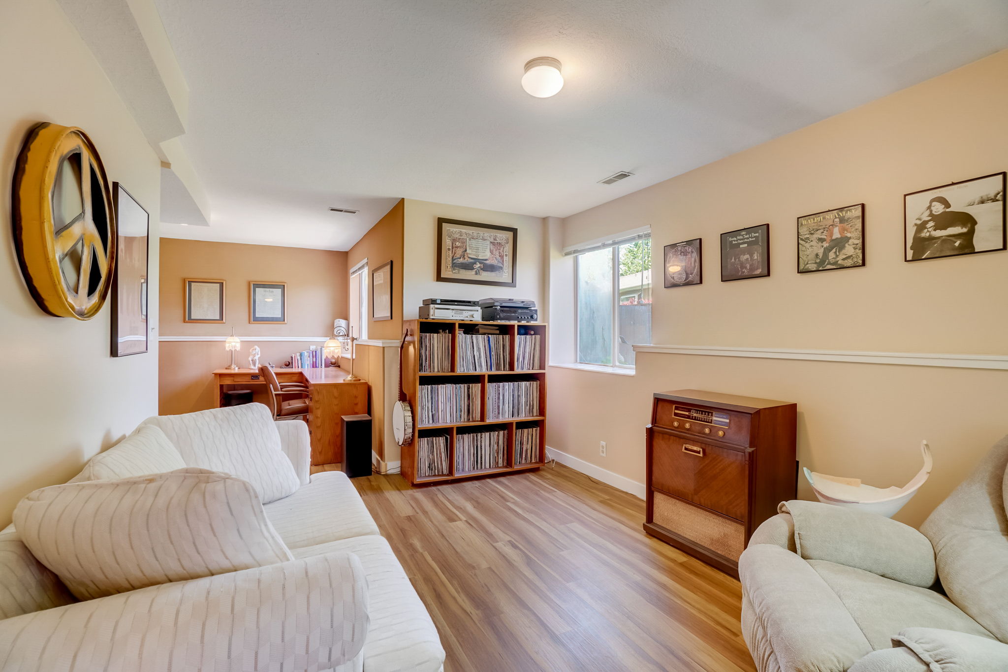 S Castlegate Dr-048