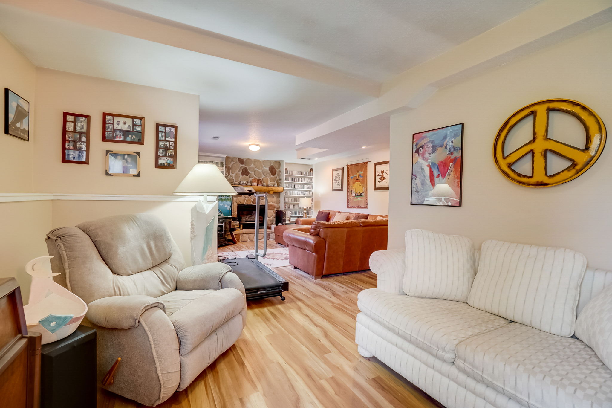 S Castlegate Dr-049