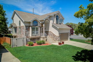 S Castlegate Dr-001