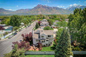 S Castlegate Dr-005