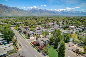 S Castlegate Dr-009