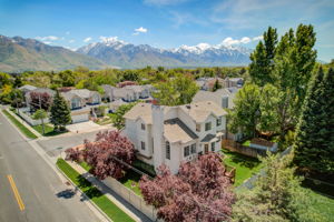 S Castlegate Dr-018