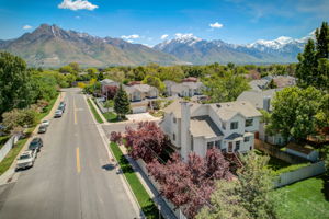 S Castlegate Dr-019