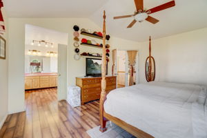 S Castlegate Dr-032
