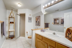 S Castlegate Dr-050