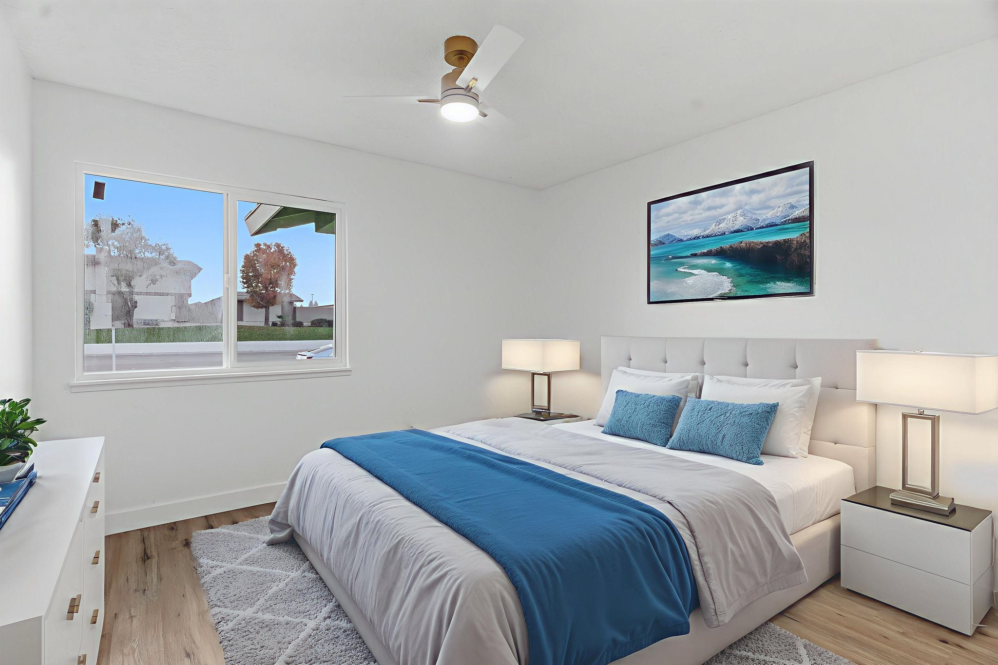 DSC08079 virtually staged.jpeg