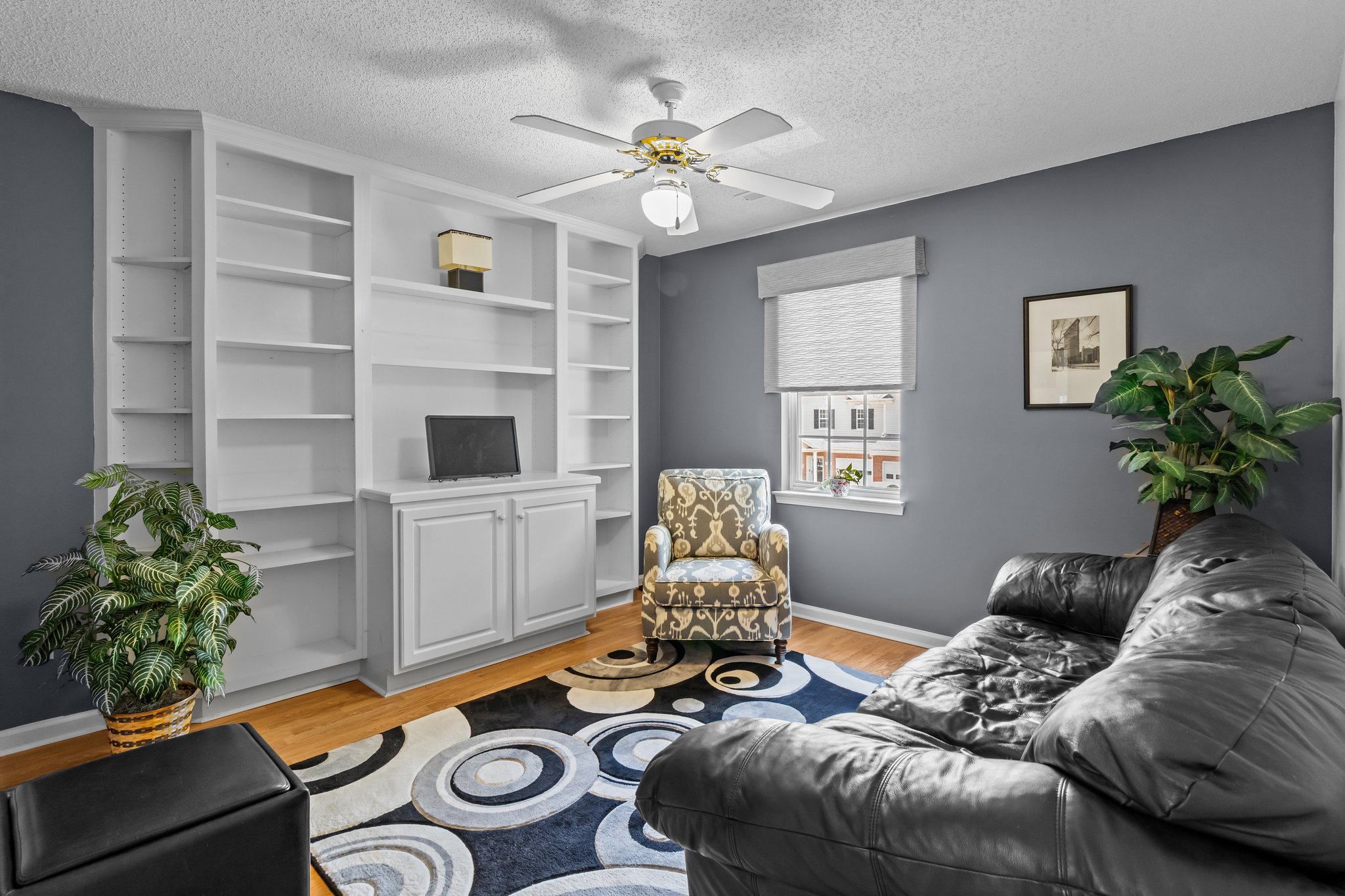 Private upstairs bonus room!