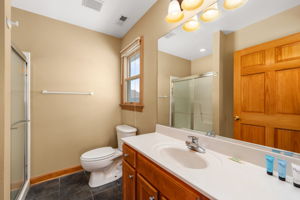 5306-S-Va-Dare-TL-BR8-Private-Bath
