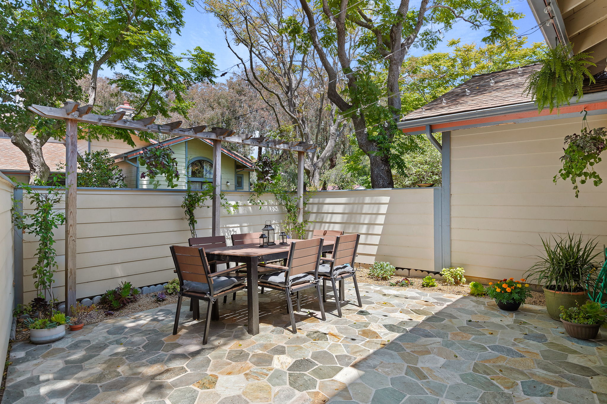 02 - Front Patio