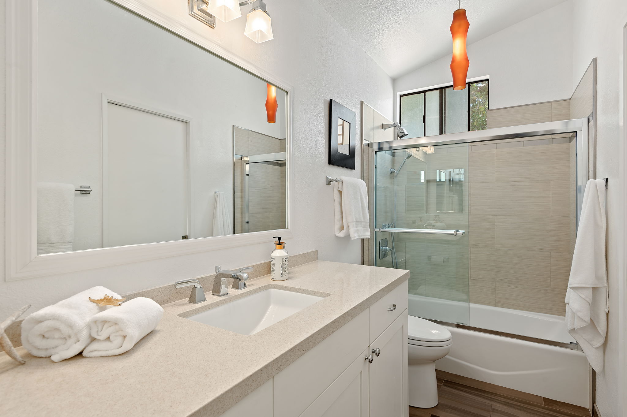 18 - Bathroom 1