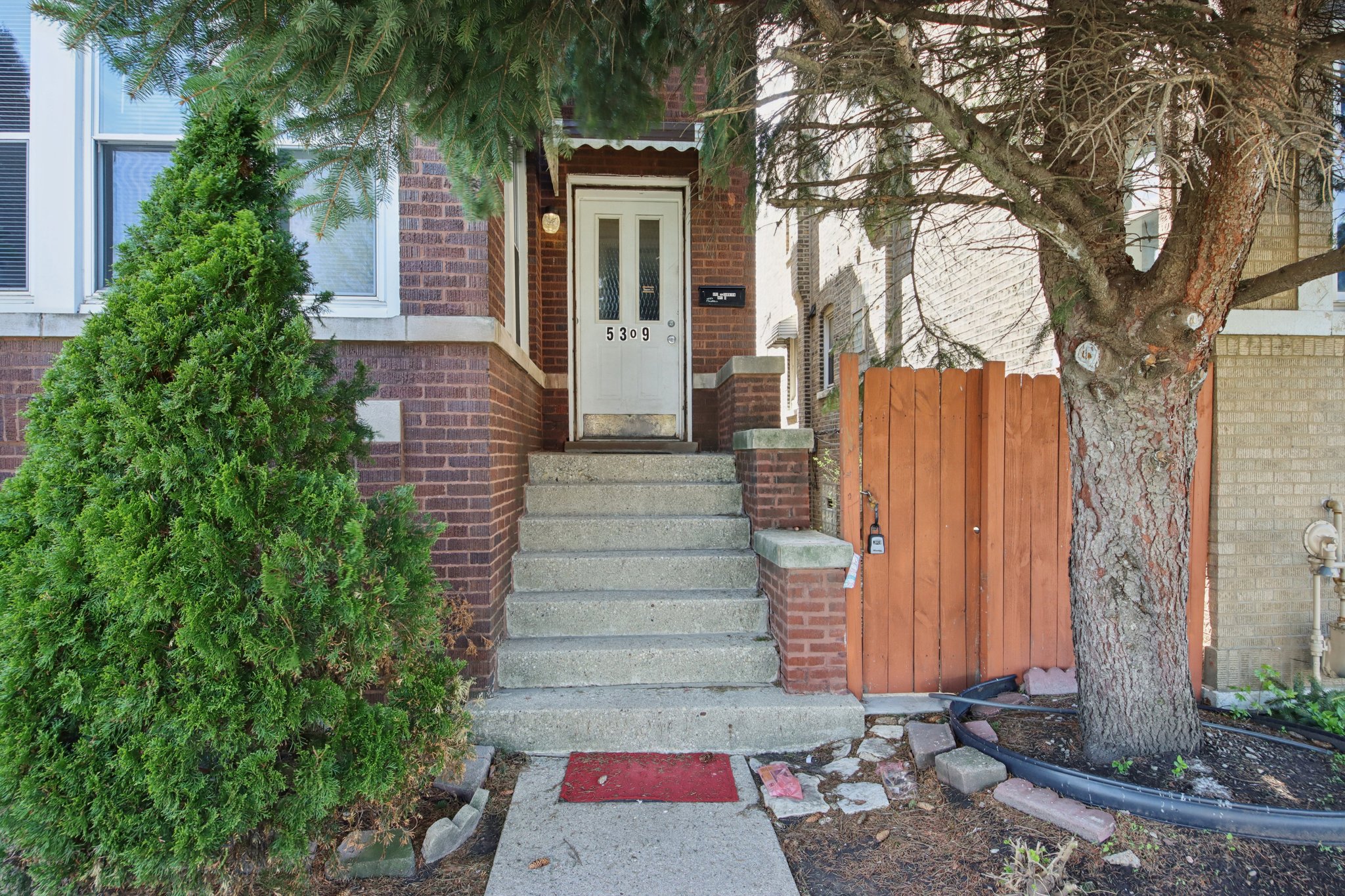 5309 W Henderson St 1st Floor-S1904-005.jpg