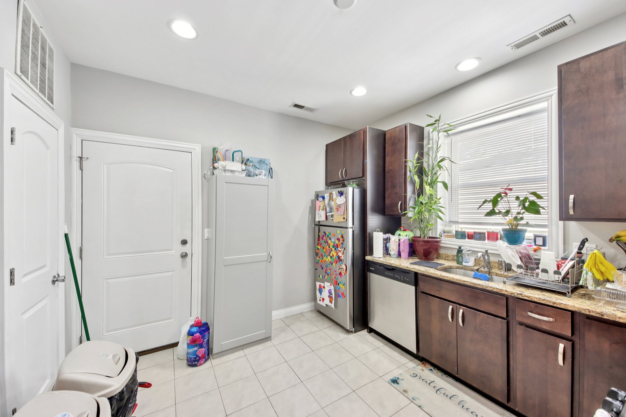 5309 W Henderson St 1st Floor-S1904-011.jpg