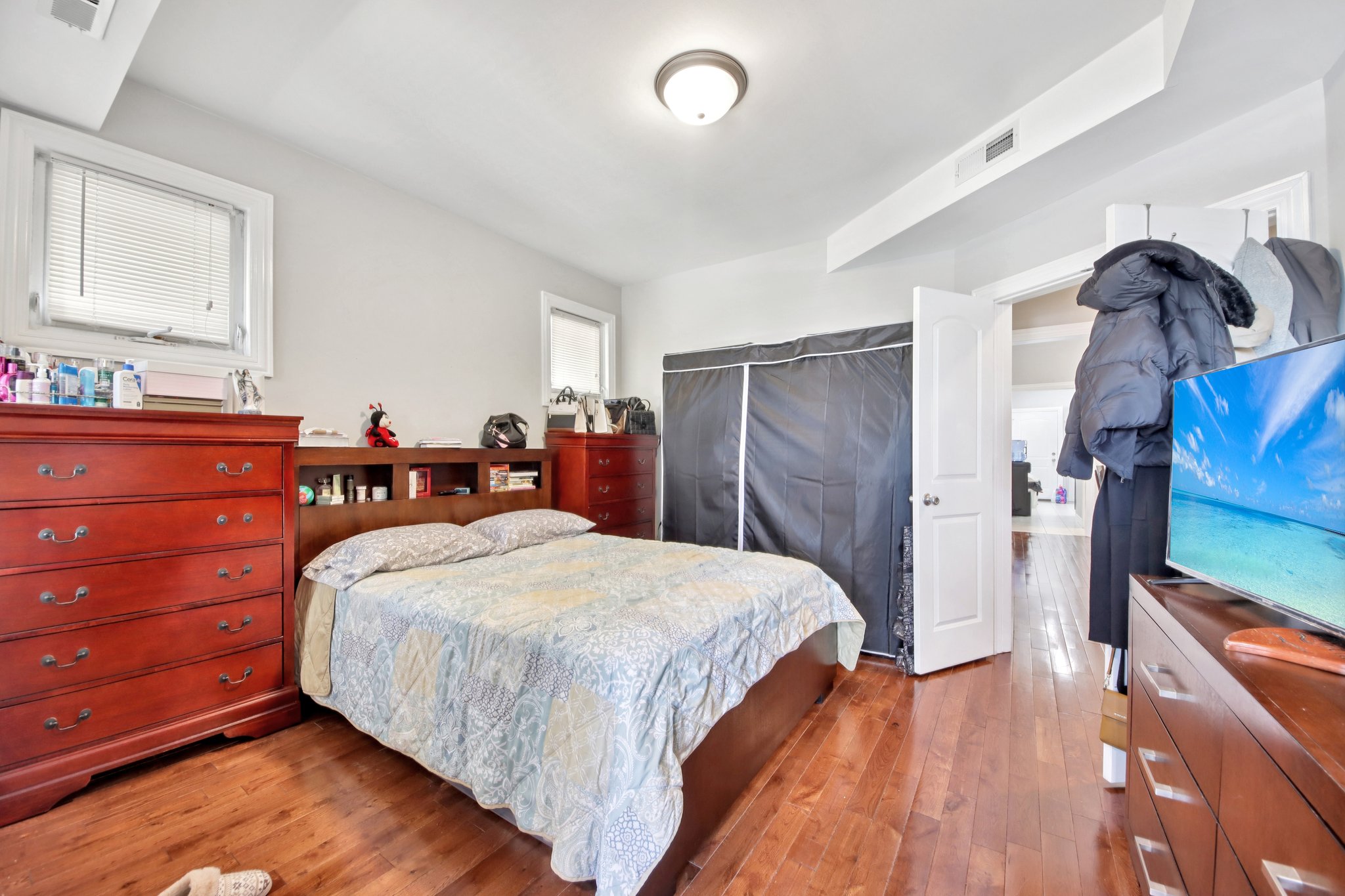 5309 W Henderson St 1st Floor-S1904-014.jpg