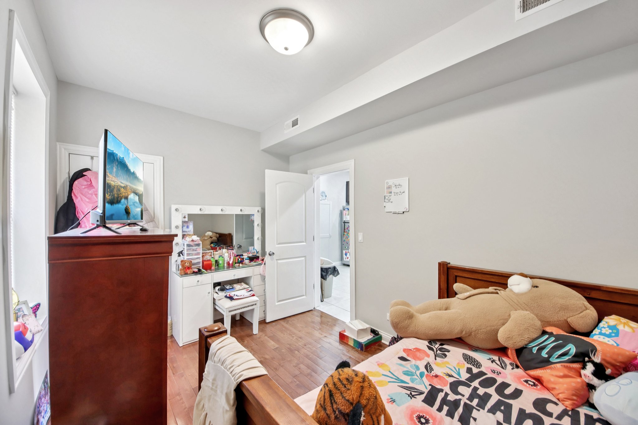 5309 W Henderson St 1st Floor-S1904-019.jpg