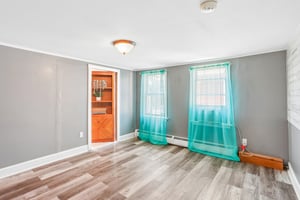 Crown St-S2908-020.jpg