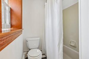 Crown St-S2908-030.jpg