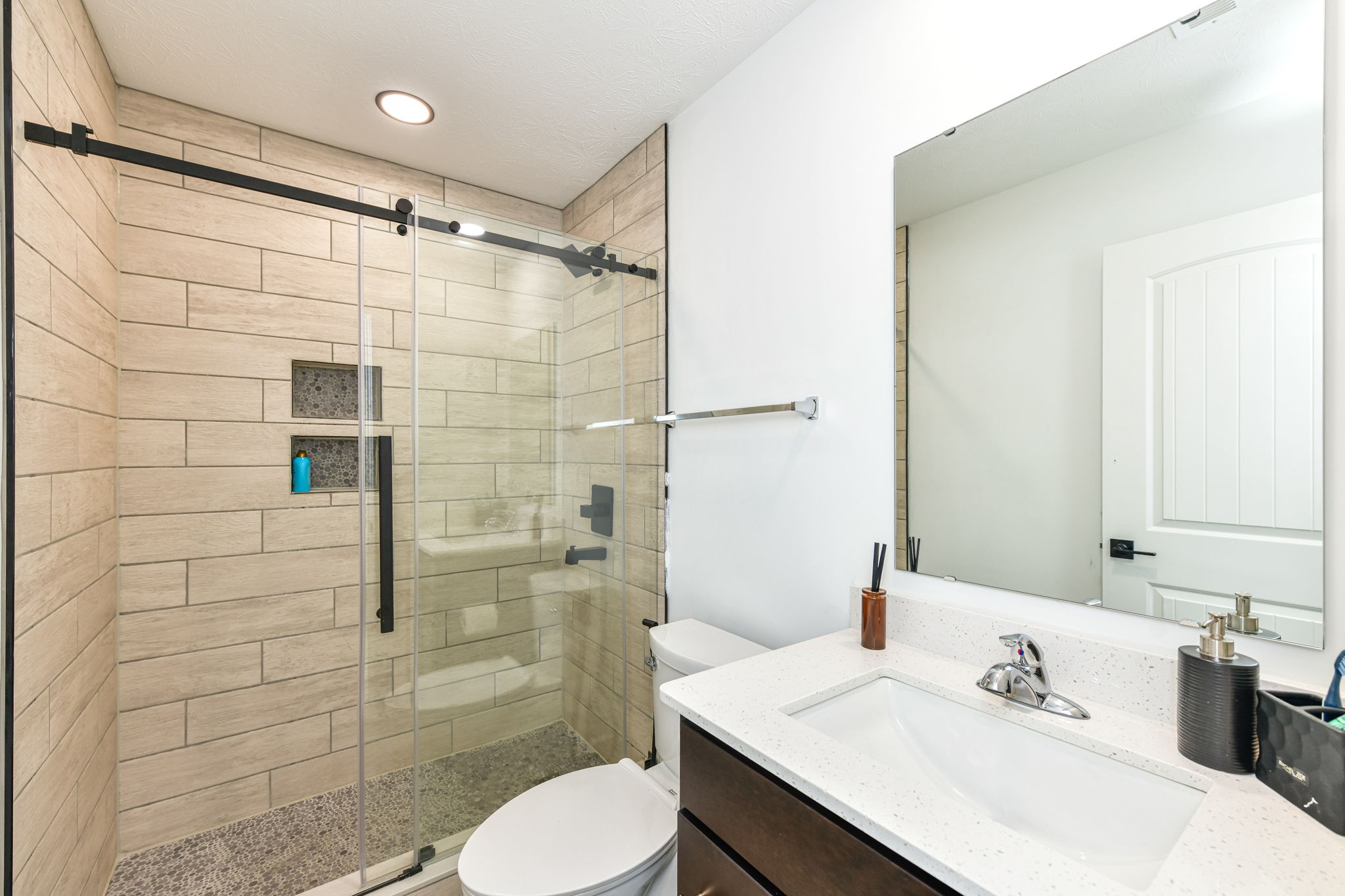 Full bath ensuite Bedroom 5